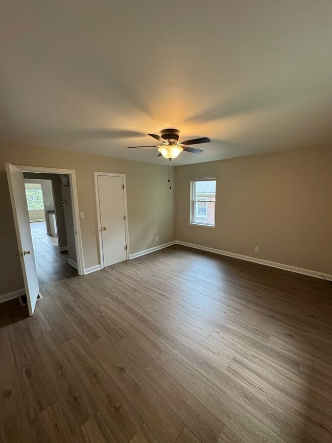 Photo - 2711 Brownsboro Rd Apartment