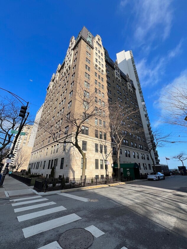 Primary Photo - 6101 N Sheridan Rd