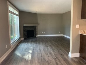 Building Photo - 1822 S 95th St