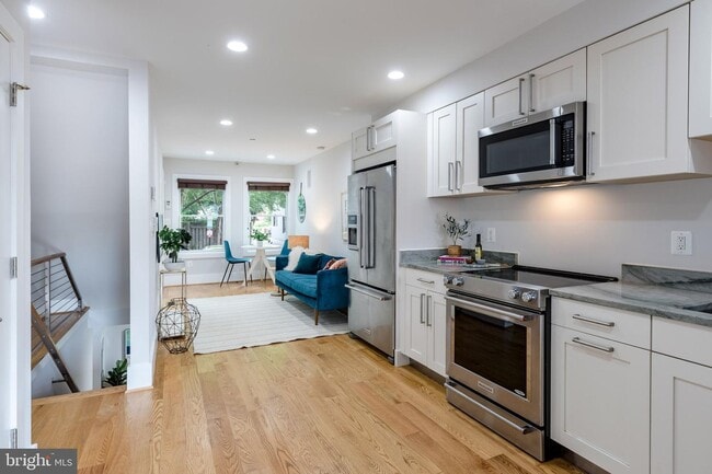 Foto del edificio - 834 Lamont St NW