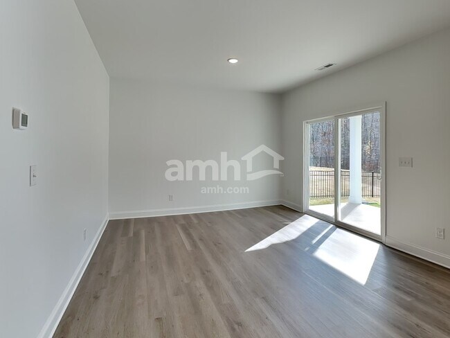 Foto del edificio - 3517 Jefferson Cor Ln