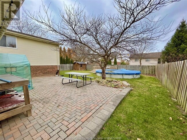 Building Photo - 456 Amberly Crescent