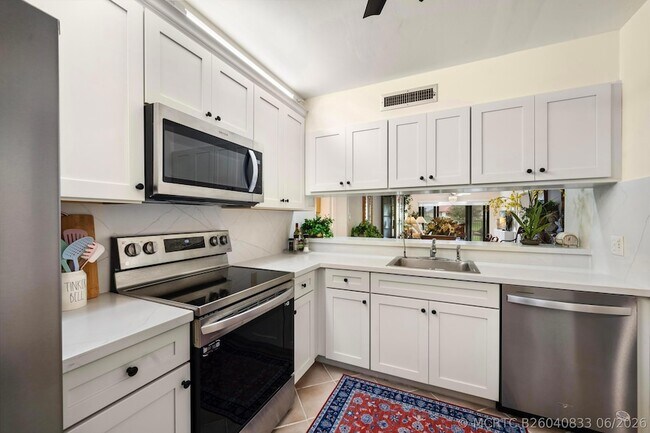 Building Photo - 601 Seafarer Cir