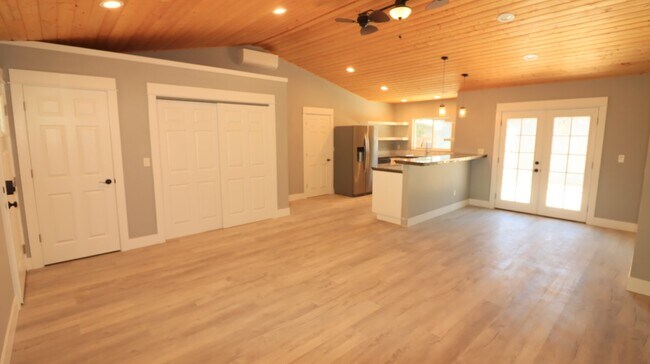 Foto del edificio - Recently Remodeled 2/1 Home in Redmond