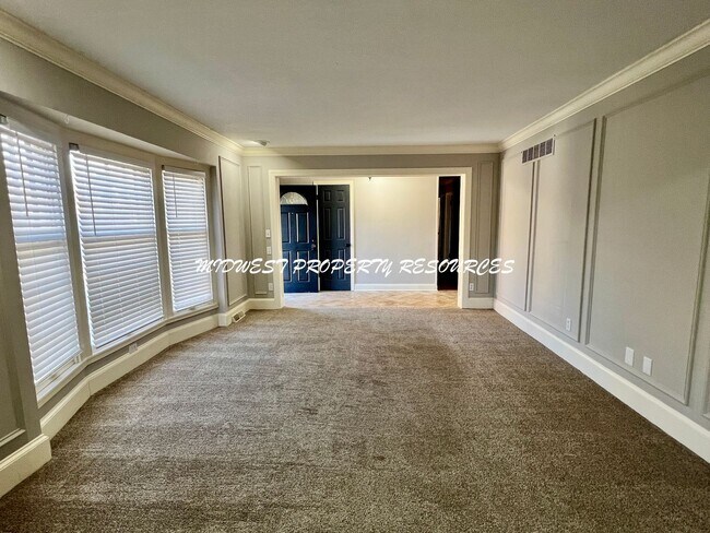 Building Photo - Spacious 4-Bedroom, 3-Bathroom Home with Fenced Yard and Bonus Spaces!