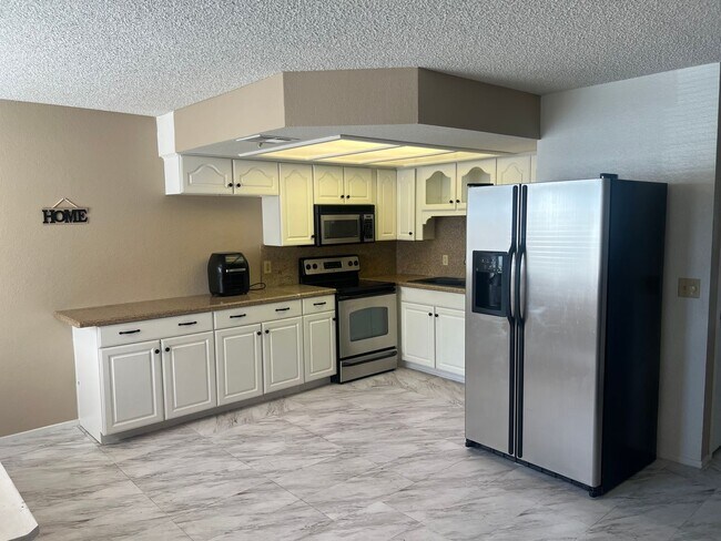 Foto del edificio - A very Nice and Clean 2 Bedroom, 2 Bathroo...