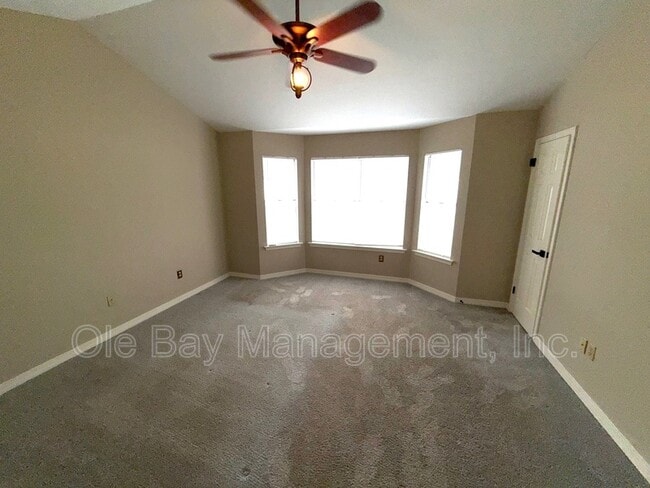 Foto del edificio - 270 Hillcrest Rd