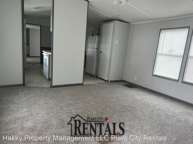 Building Photo - 3 br, 2 bath House - 6400 Mallard Creek Dr