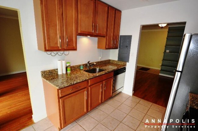 Building Photo - 300k hilltop lane