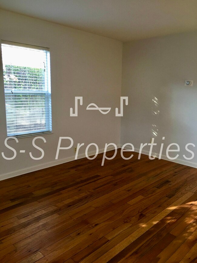 living room - 1929 Larkin Way