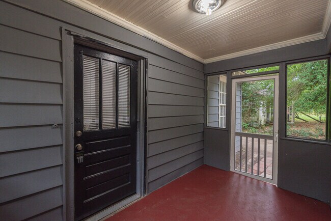 Building Photo - 1922 Haynie Dr