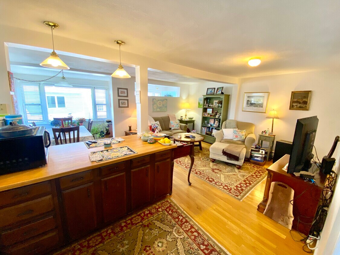 3 Crest St, Middletown, RI 02842 Townhome Rentals in Middletown RI