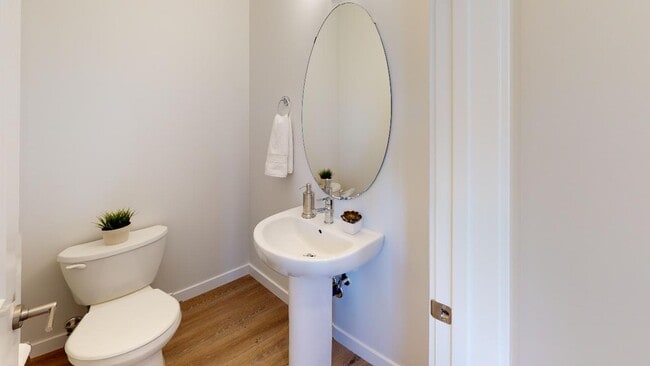 Photo du bâtiment - 2796-2796 Maple Way NW