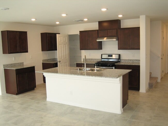 Foto del edificio - Beautiful 3 Bd, 2.5 bt Two Story home in a gated community with 2 car garage.