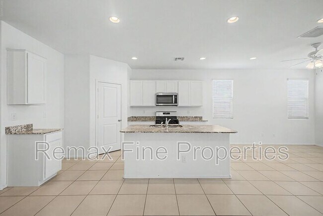 Foto del edificio - 15543 W Desert Hollow Dr
