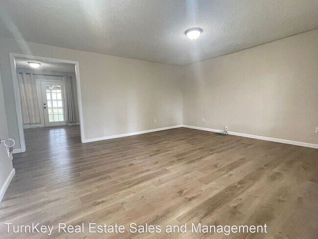 Foto del edificio - 3 br, 2 bath House - 705  East Redwood