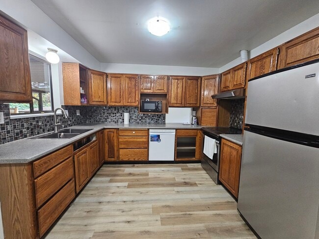 Building Photo - 13454 Crestview Dr