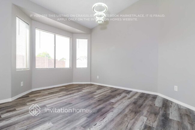 Foto del edificio - 12902 W Soledad St