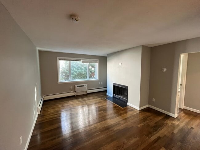 Building Photo - 50 Evergreen St