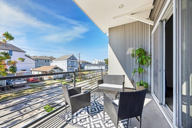 Building Photo - 1404 Goliad St