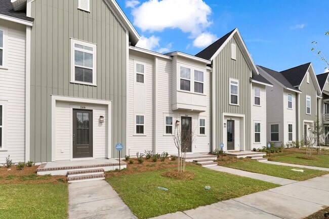 Building Photo - Luxury Townhome in Midtown Nexton