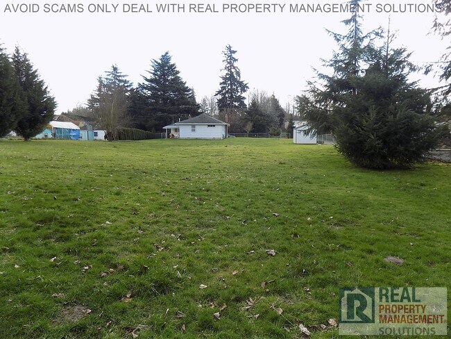 Building Photo - 6135 NE Bryant St