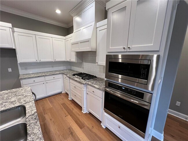 Building Photo - 5769 W Cane Hill Dr