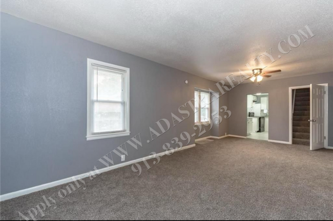 Building Photo - ADORABLE 3 bedroom 1 bathroom home in KCMO...