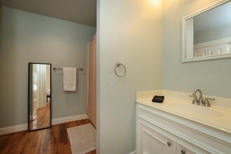 Building Photo - 1132 Oxford St