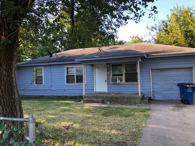 Building Photo - 3 bdrm 1 bath 1 car garage near Apache and...
