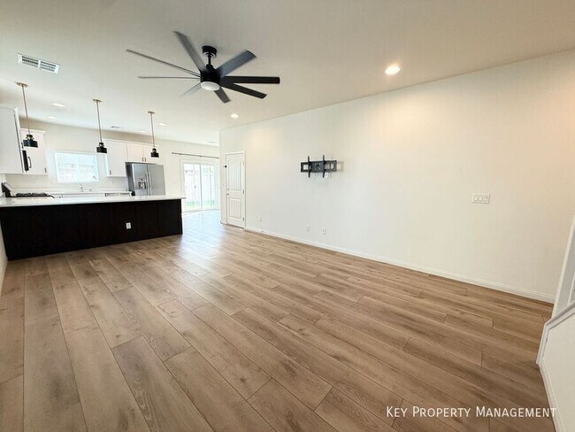 Foto del edificio - 5414 Enchanted Rose St