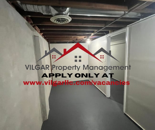 Building Photo - 4 Bed / 2 Bath home in Gary, IN!