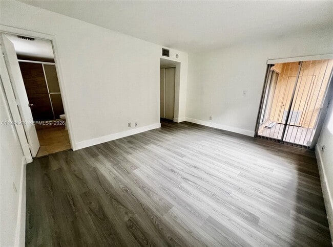 Foto del edificio - 9156 NW 40th St