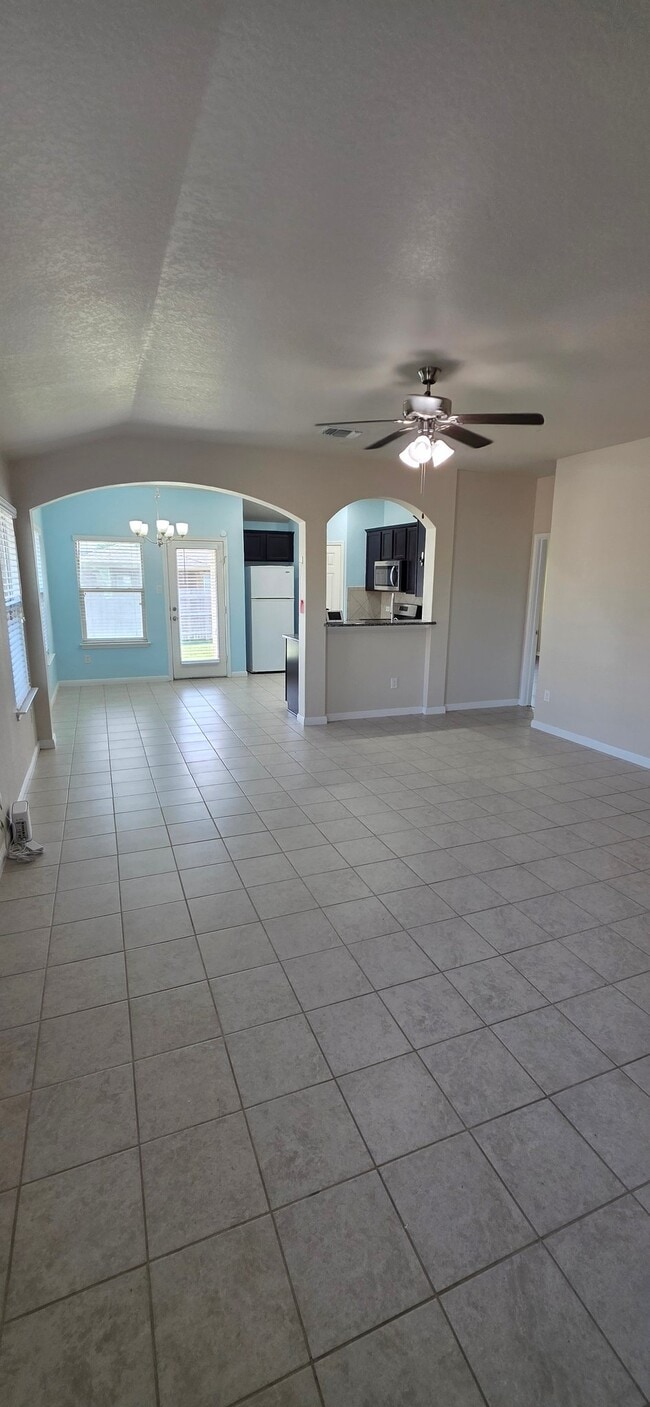 Building Photo - 2530 Diamondback Trail