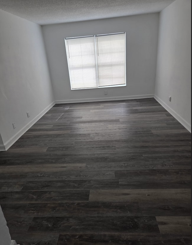 Building Photo - 405 SW 13th Pl
