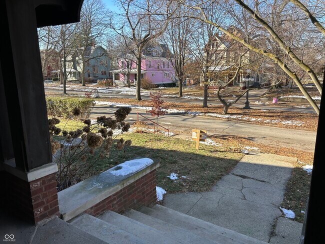 Building Photo - 963 Woodruff Pl W Dr