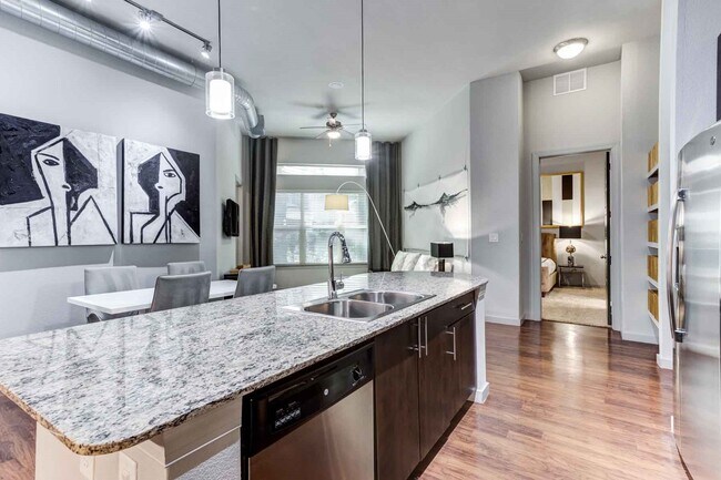 Foto del edificio - 2525 McCue Rd