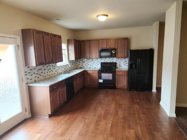 Foto del edificio - 3220 Blue Springs Rd