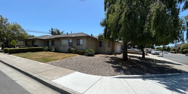 Building Photo - Three Bedroom Two Bath Family Home