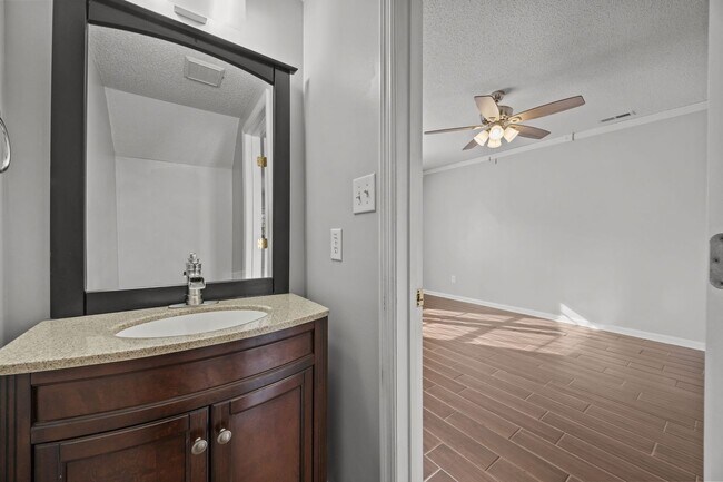 Foto del edificio - Welcome to Acorn Forest!