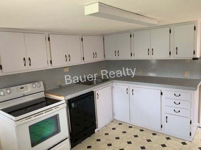 Building Photo - Ranch Style Home