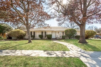 Building Photo - 2732 Parkhaven Dr