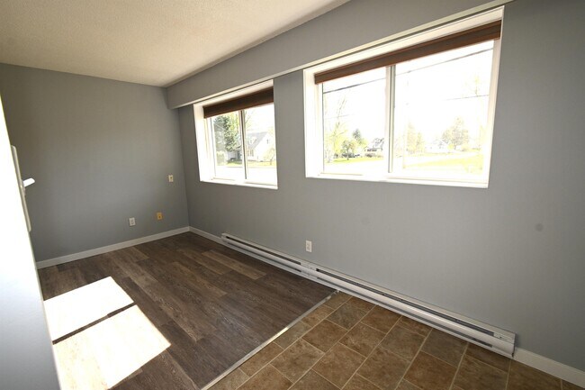 Building Photo - 626 Kinchant St