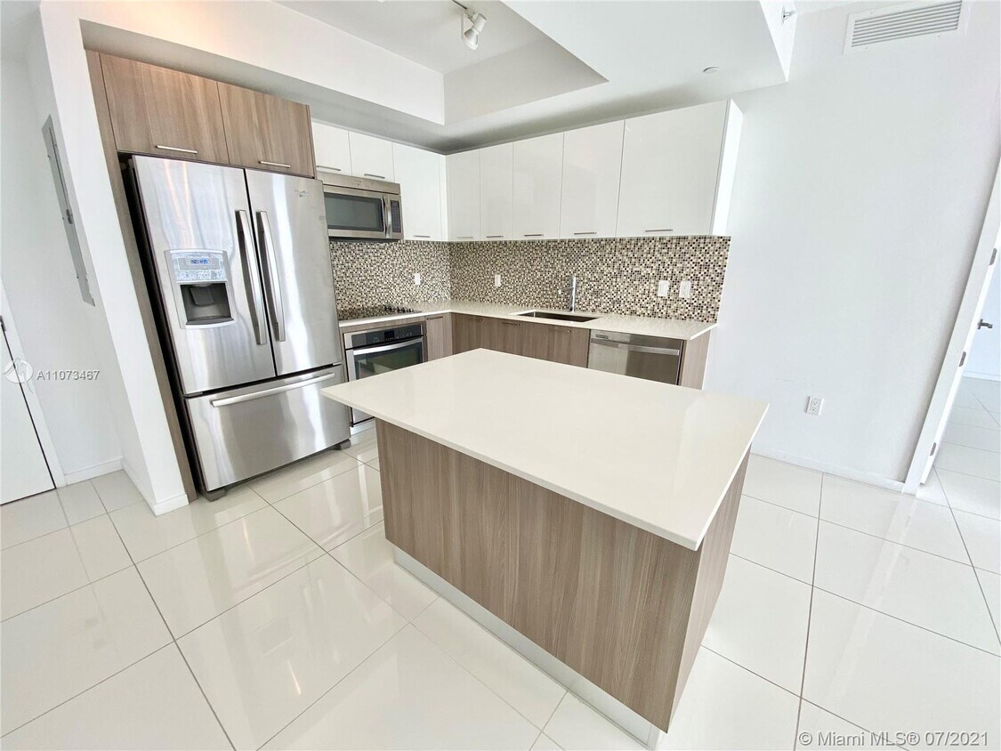 Foto principal - 5300 NW 85th Ave