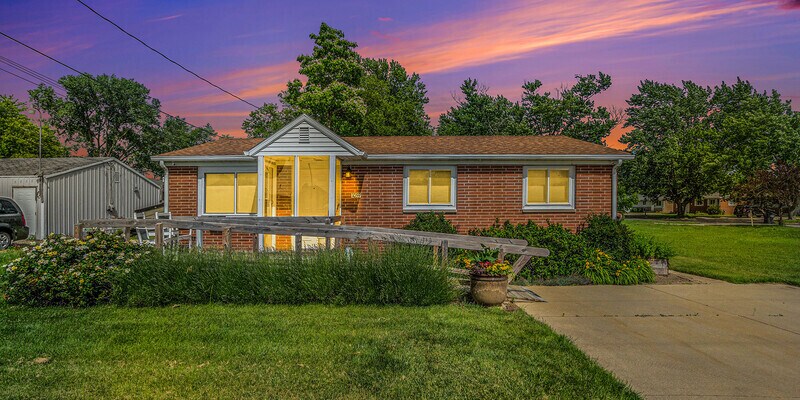 Primary Photo - Sunset Cottage