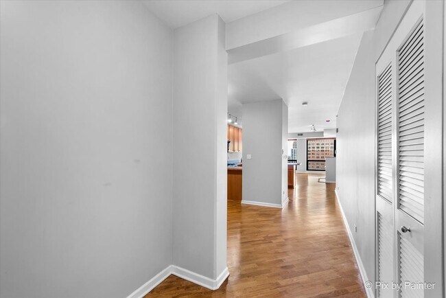 Building Photo - 1212 N Wells St