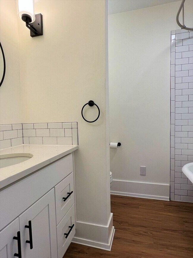 Building Photo - Stunning West Seattle Home with Separate A...