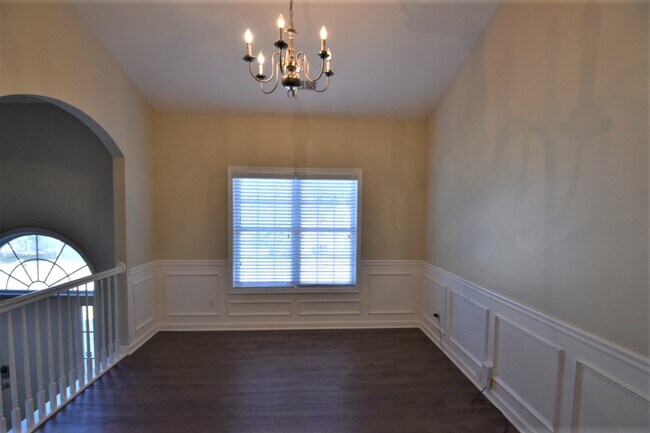 Building Photo - 3670 McGuire Close NW