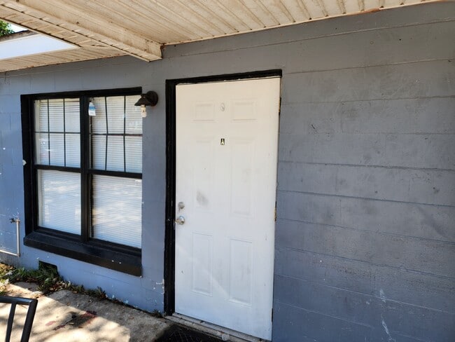 Building Photo - 1008 Maltby Ave