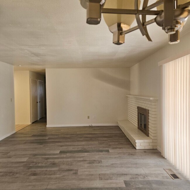 Foto del edificio - 4 Bedroom Home in Northeast Modesto